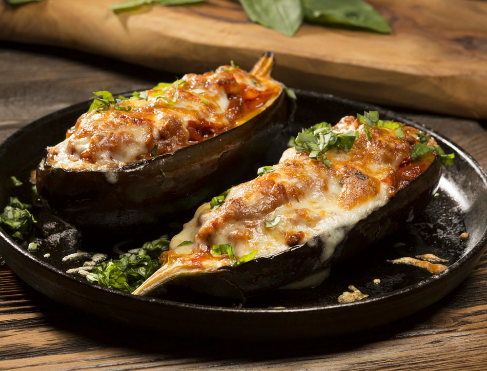 Как вкусно приготовить баклажаны — запеканка с куриной грудкой фото