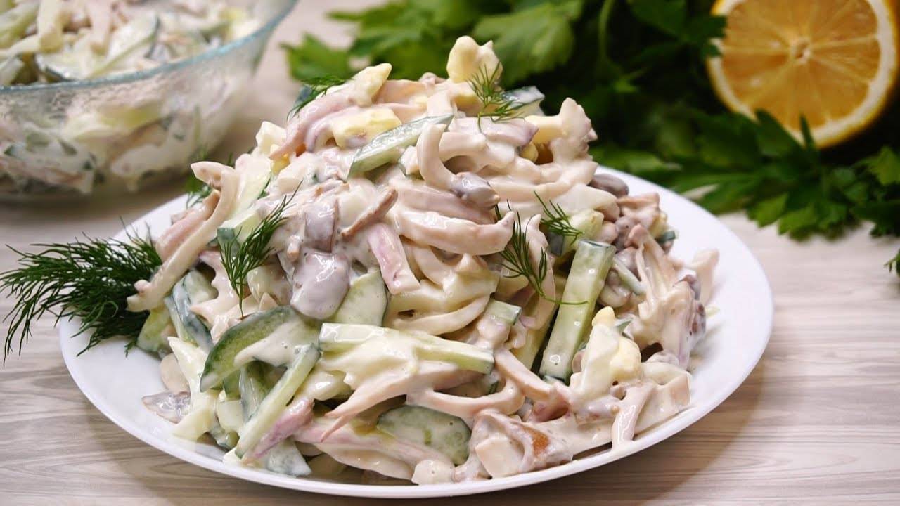 Простой и очень вкусный салат из кальмаров фото